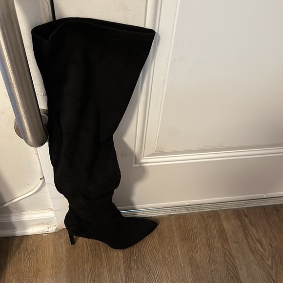 Brand new black suede boots - Picture 3 of 4